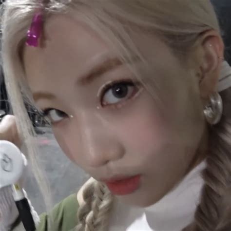 Kim Lip Loona Kim Lips Korean Girl Groups