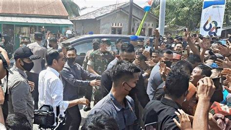 Presiden Jokowi Sapa Ribuan Warga Rohil Yang Menunggu Hingga Akhir