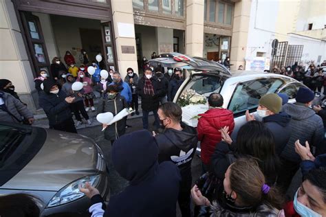 Palermo Saluta La Piccola Antonella La Bimba Morta Per La Sfida Su