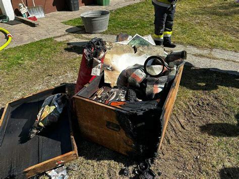 Drei Wehren Im Einsatz Weggeworfene Zigarette L Ste Brand In