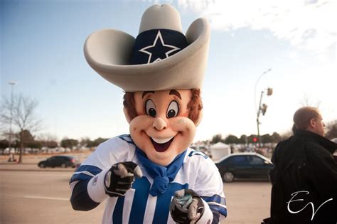 Cowboys Mascot The Dallas Cowboys Mascot Rowdy Hams It Up Outside