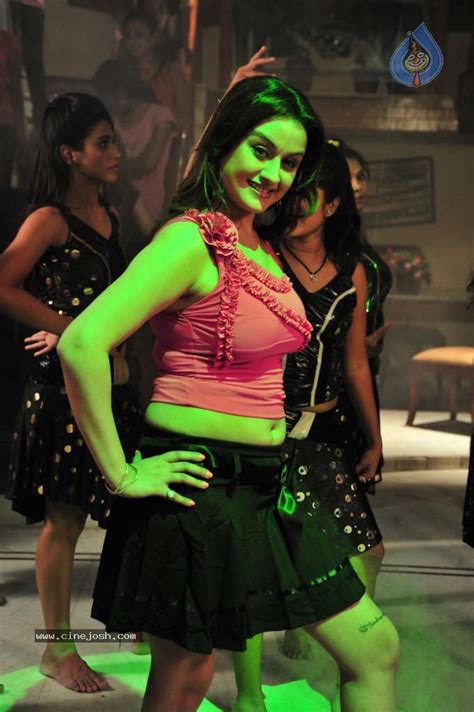 Sonia Agarwal Hot Pics Photo 8 Of 58