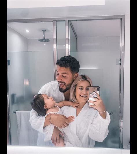 Photo Carla Moreau Avec Son Fiancé Kevin Guedj Et Sa Fille Ruby Le