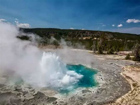 Yellowstone Nasa Plan Yellowstone Supervolcano Rock With Earthquakes