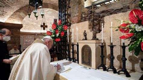 San Francesco E Papa Francesco Il Sogno Comune Della Pace Vatican News