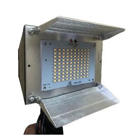 5 Ampere Aluminum Warm White LED Floodlight IP Rating IP40 Model