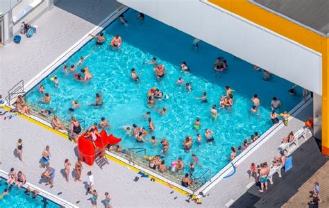 M Lheim An Der Ruhr Von Oben Badeg Ste Auf Den Liegewiesen Am