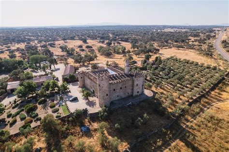 Vue Aérienne D un Château Médiéval Avec Remparts Et Voûtes Photo Premium