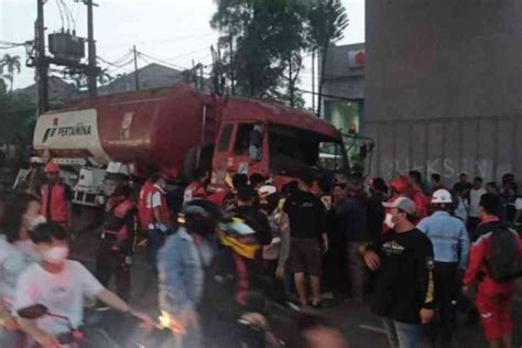 Kecelakaan Maut Di Cibubur Sopir Dan Kernet Truk Jadi Tersangka