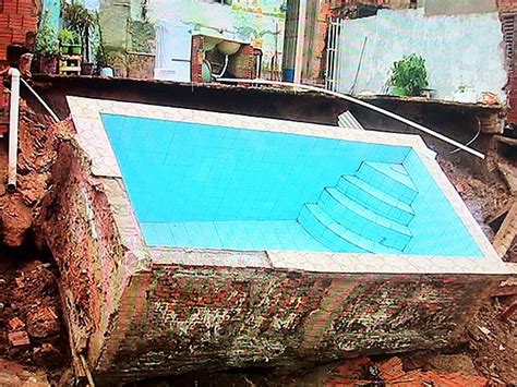 TOPNEWS Aqui você tem mais conteúdo Piscina construída em área de