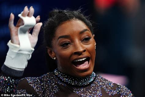 Simone Biles Sufre Un Susto Por Lesi N Durante Su Primera Aparici N En