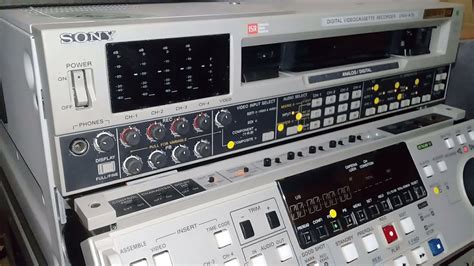Sony DNW-A75 Betacam SX VTR in action - YouTube