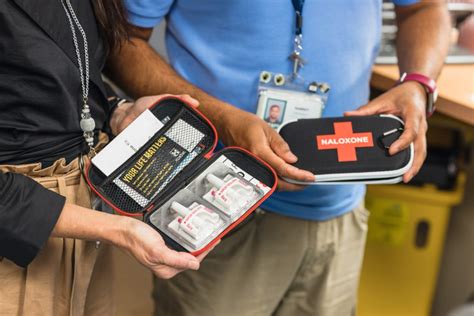 How To Use A Naloxone Kit Hamilton Health Sciences