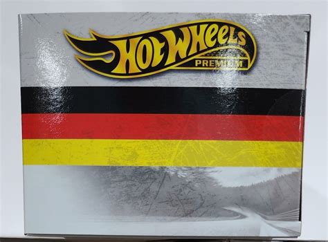 Hot Wheels Premium Diorama Garage Box Set German Racers Vw T