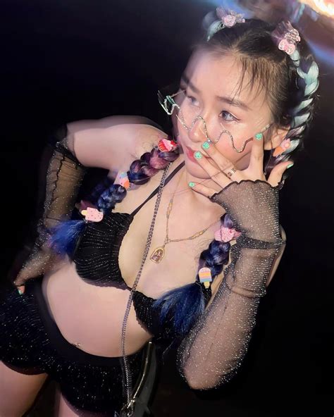 Đại náo lễ hội âm nhạc hot girl Việt có bị lép vế khi đặt cạnh dàn gái xinh nước ngoài