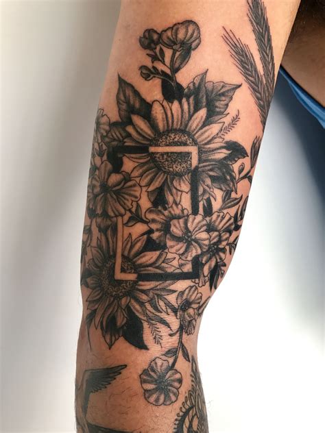 FLORES ENQUADRADAS OU NÃO Elaborada por mim tatuada e aprimorada