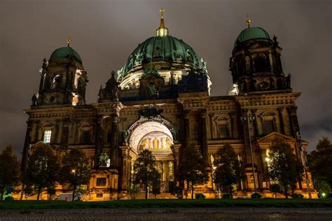 Premium Photo | Berlin cathedral church berliner dom at night