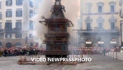 Scoppio Del Carro Volo Perfetto Della Colombina