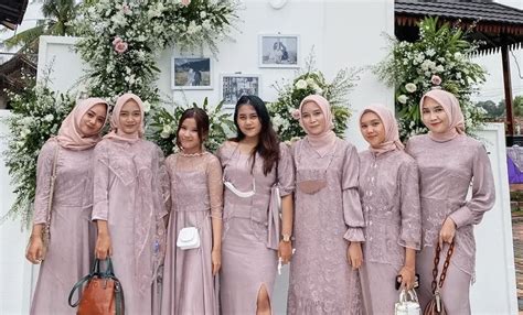 13 Inspirasi Model Gaun Bridesmaid Hijab Dan Non Hijab