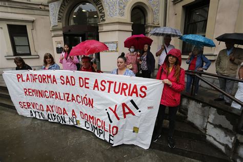 La Plantilla De Ayuda A Domicilio Retoma Las Protestas Por La