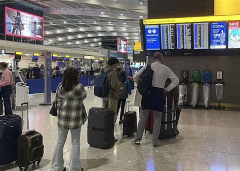 Turisti Inglesi Bloccati Negli Aeroporti 12 Dago Fotogallery