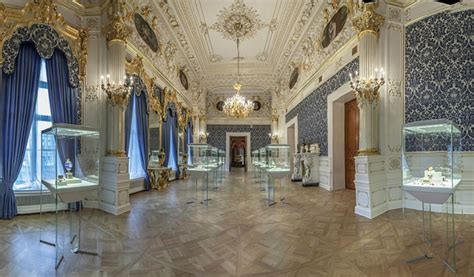 Fabrics for wall coverings: the Fabergé Museum in St. Petersburg