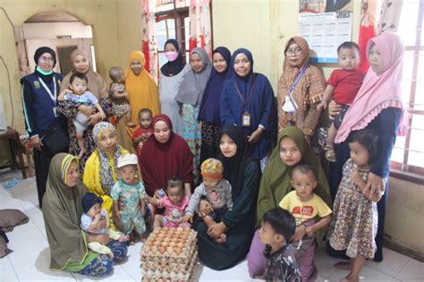 ASN BKKBN Sulbar Jadi Bapak Bunda Asuh Anak Stunting Berikan Bantuan