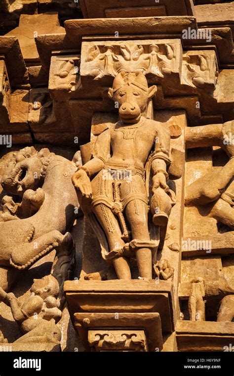 India khajuraho escultura templo fotografías e imágenes de alta