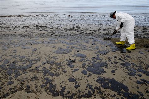 Devastating Photos Show How An Oil Spill Consumed Santa Barbaras