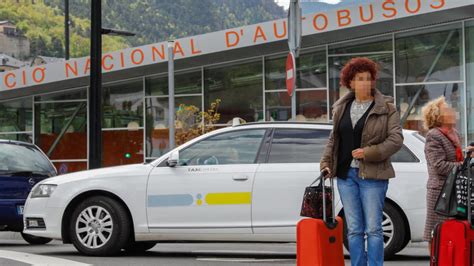 Els Taxistes Denuncien El Bus A Demanda A La Batllia