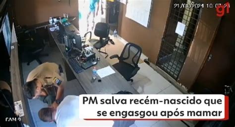 Vídeo PM salva recém nascido que se engasgou após mamar Paraná G1