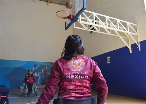 Visitan seleccionadas de básquetbol sobre silla ruedas de la CDMX al