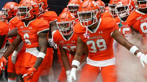 College Football Odds Picks Saturday Night Best Bets For Byu Vs Sam Houston Houston Vs Utsa