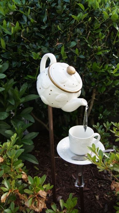 Teapot Garden Feature | Confessions of a Serial Do-it-Yourselfer