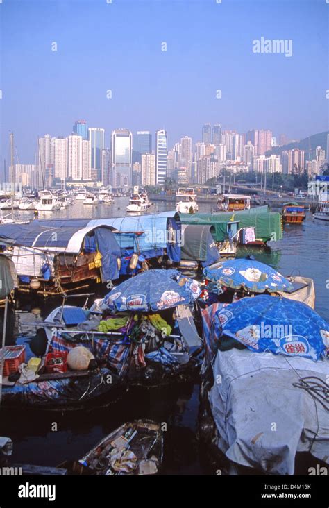 Junks In Harbour Hong Kong Stock Photo Alamy