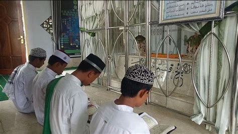 Makam Makam Raja Habaib Dan Wali Allah Di Kalimantan Selatan Banjar