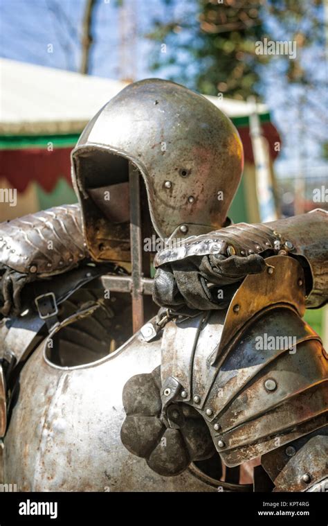 Armes Ritter Stockfotos Und Bilder Kaufen Alamy