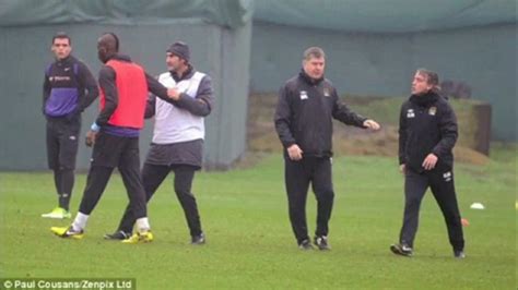 Bagarre Entre Balotelli Et Son Coach Mancini Vidéo Dailymotion