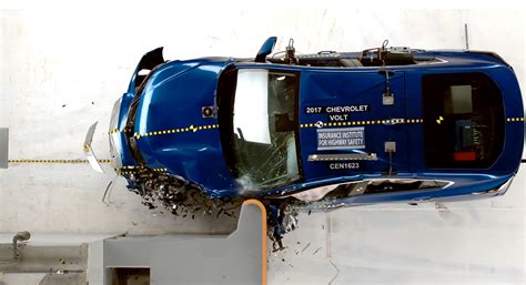 vehicles earn top iihs safety award