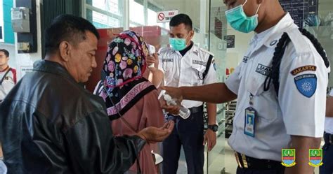 Antisipasi Penyebaran Covid Bpjs Kesehatan Cikarang Cek Suhu Tubuh