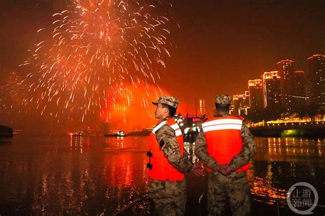 重庆武警：除夕夜，守护万家灯火财经头条