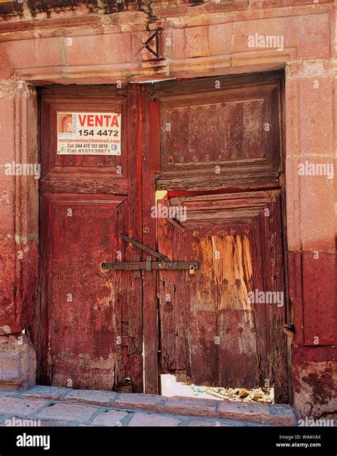 Abandoned House For Sale Stock Photo Alamy