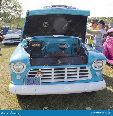 Vista Delantera 1955 Del Camión Azul De La Aguamarina De Chevy Imagen