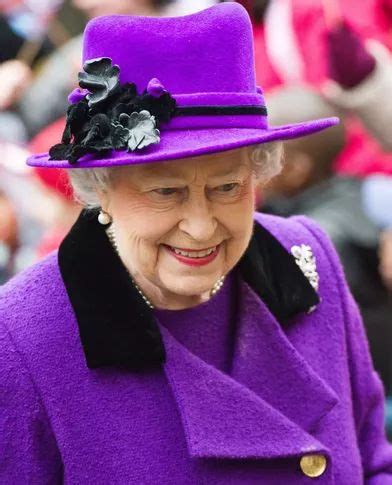 La reine Elizabeth II peut décliner le violet couleur de deuil royal