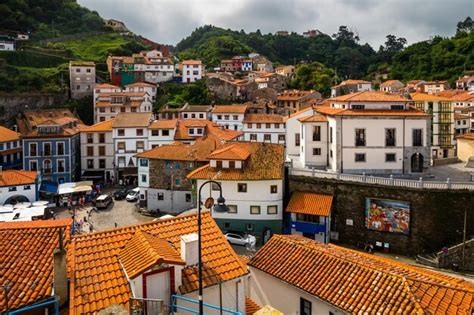 Cudillero pintoresco pueblo pesquero al atardecer asturias españa