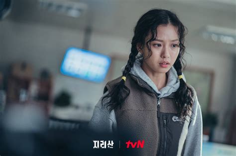 Jun Ji Hyun Gets One Step Closer To Unraveling The Mystery In Jirisan Soompi