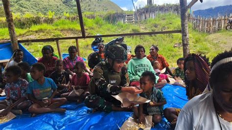 Ciptakan Rasa Kekeluargaan Minggu Kasih Yonif Kostrad Bersama