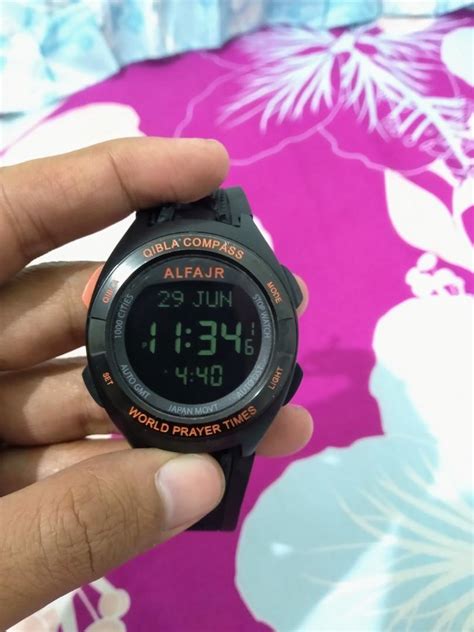 Jam Tangan Sholat Al Fajr Wq 18 Fesyen Pria Jam Tangan Di Carousell