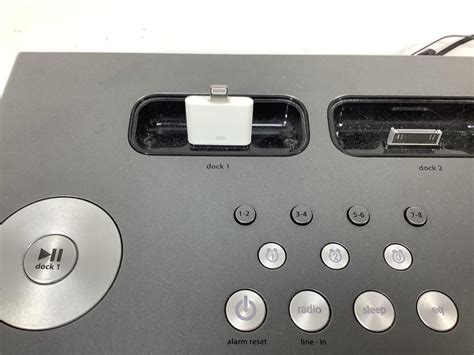 Lot - Ihome Model IP88 AM/FM Radio/iPod Dock