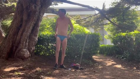 在公寓大楼脱光衣服 Pornhub Gay